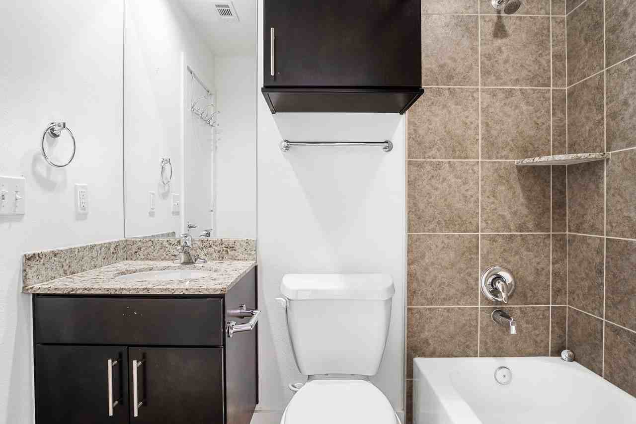 2936 Commerce St - Photo 7 of 42