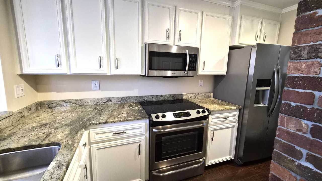 900 N Main St #19 - Photo 3 of 18