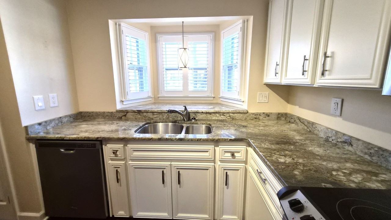 900 N Main St #19 - Photo 4 of 18