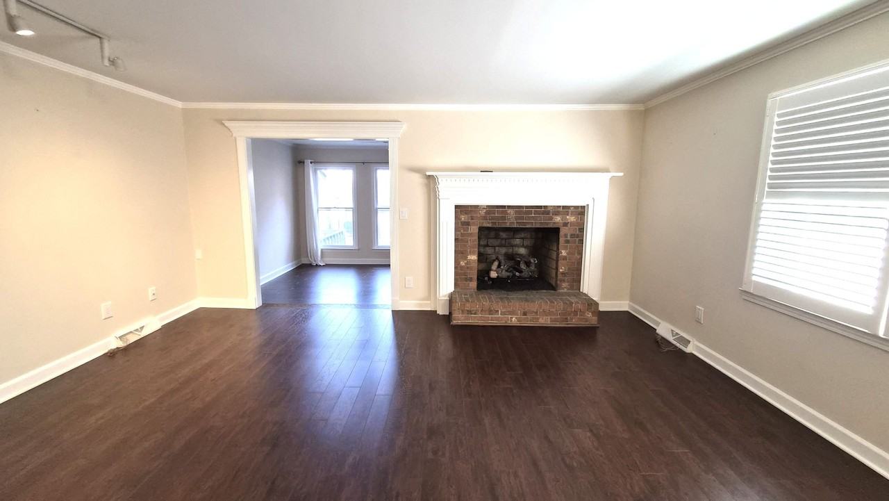 900 N Main St #19 - Photo 6 of 18