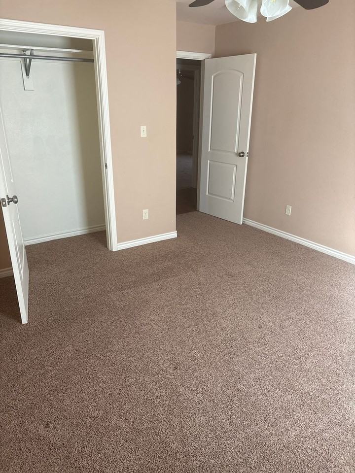 119 N Andrews Ave - Photo 3 of 8