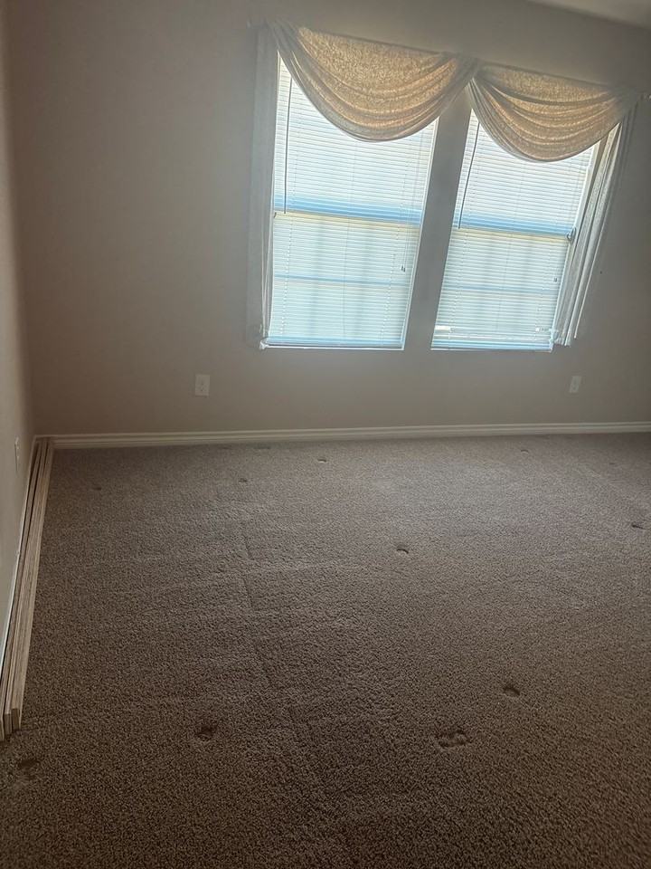 119 N Andrews Ave - Photo 5 of 8