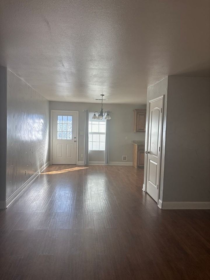 119 N Andrews Ave - Photo 7 of 8