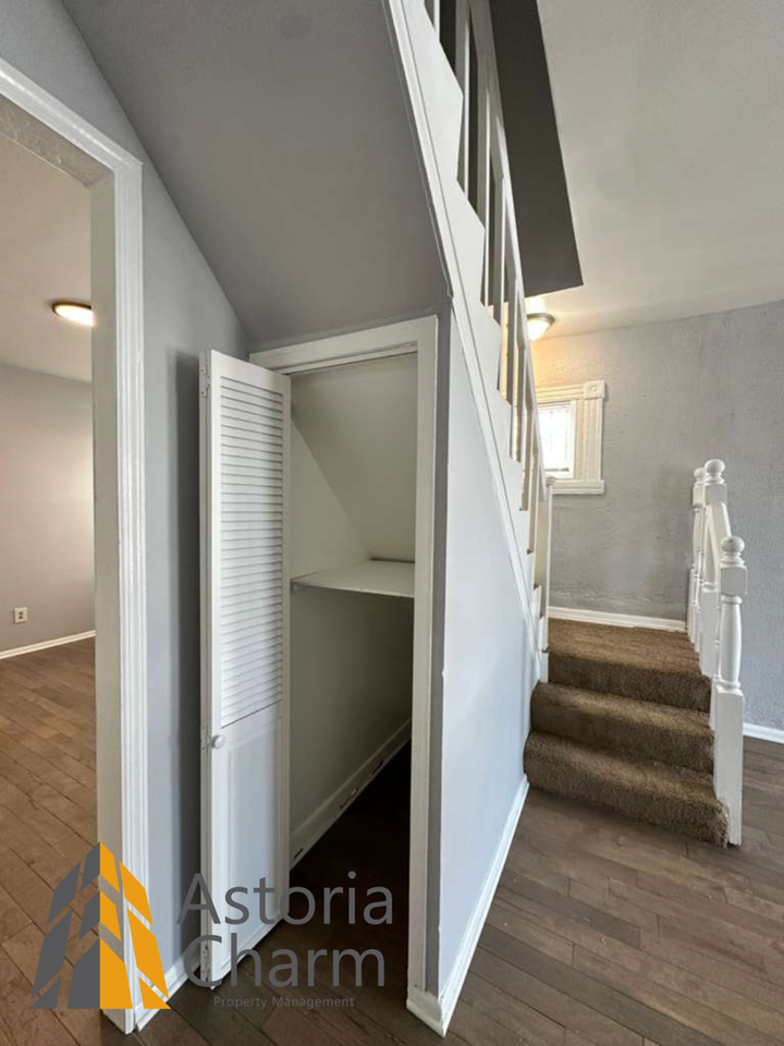 1806 N Longwood St - Photo 6 of 26