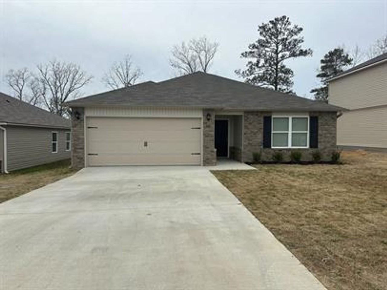 140 Andrew Ln - Photo 2 of 24