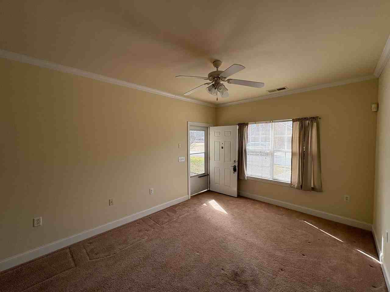 115 Yvon St - Photo 3 of 11