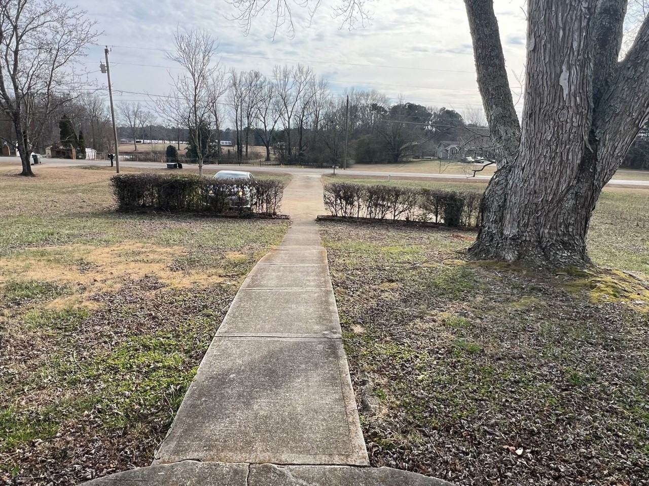 1310 Aiken Rd - Photo 4 of 10