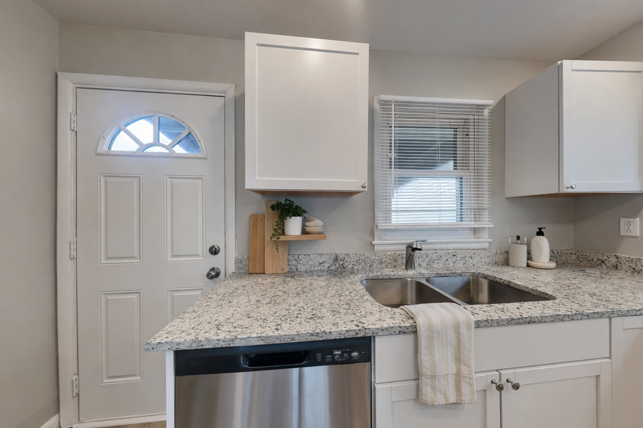 4308 Ne 38th St - Photo 6 of 31