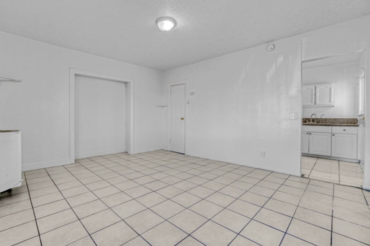 606 - 608 W 81st St - Photo 3 of 24