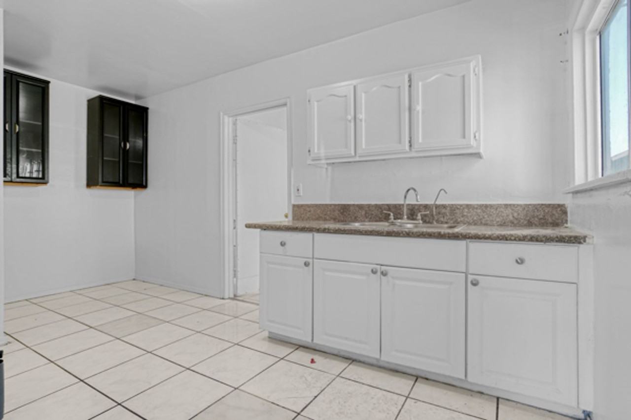 606 - 608 W 81st St - Photo 4 of 24