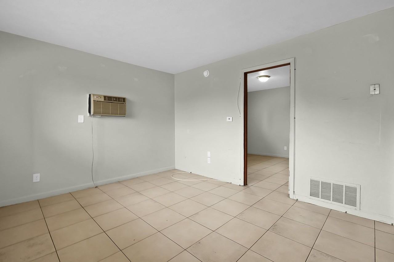 3685 Cleveland Ave Apt A11 #A11 - Photo 7 of 14