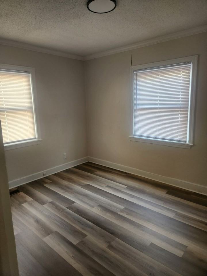 2844 Lucille Dr - Photo 3 of 10