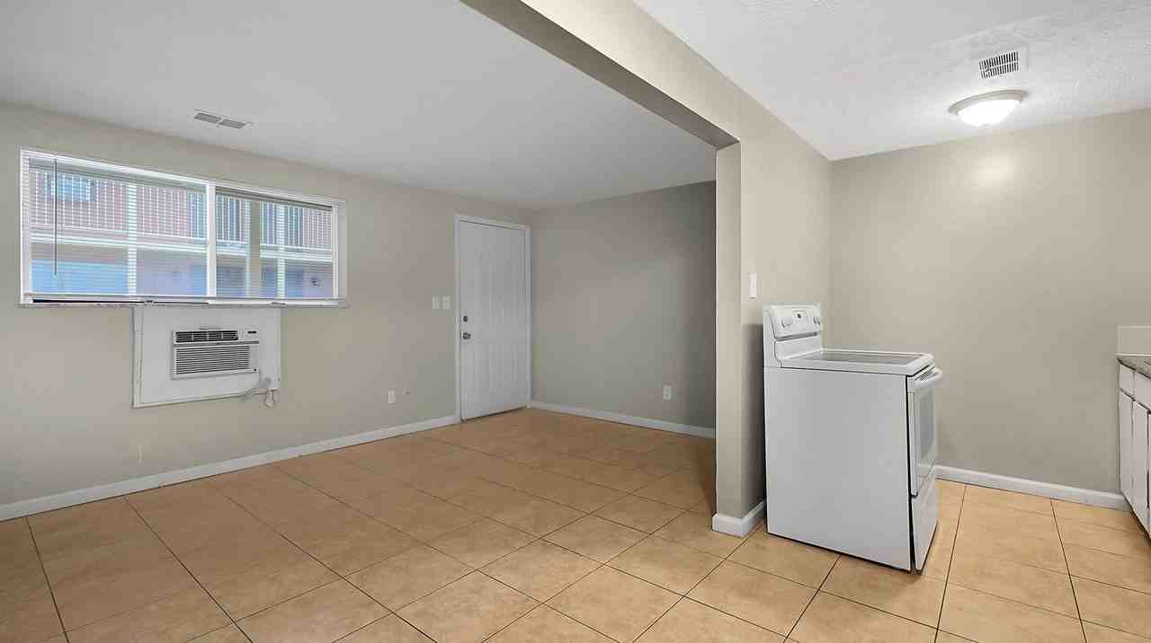1870 Dunbar Dr Apt B4 #B4 - Photo 6 of 18