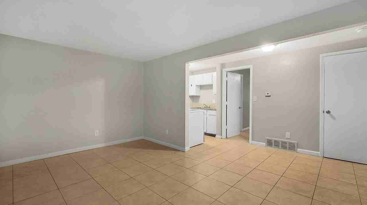 1870 Dunbar Dr Apt B4 #B4 - Photo 7 of 18