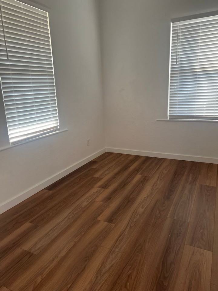 407 6th St - Photo 5 of 17