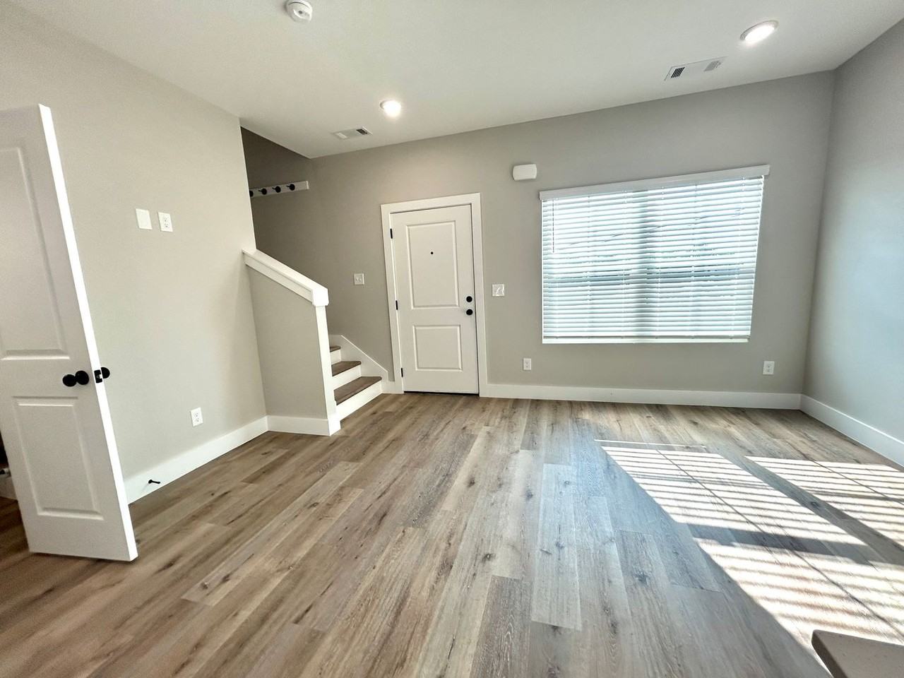 124 N Centennial Ave - Photo 5 of 35