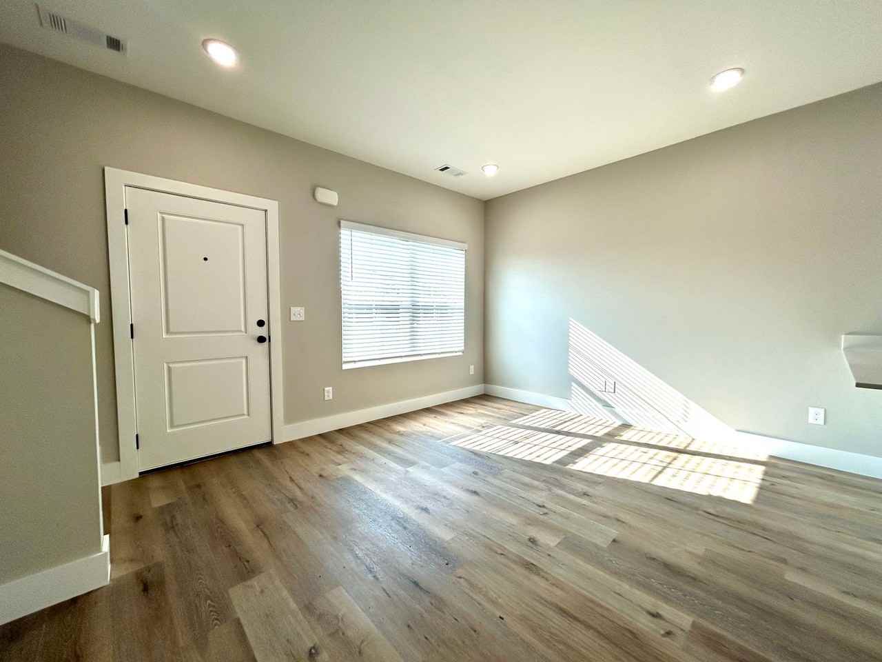 124 N Centennial Ave - Photo 6 of 35