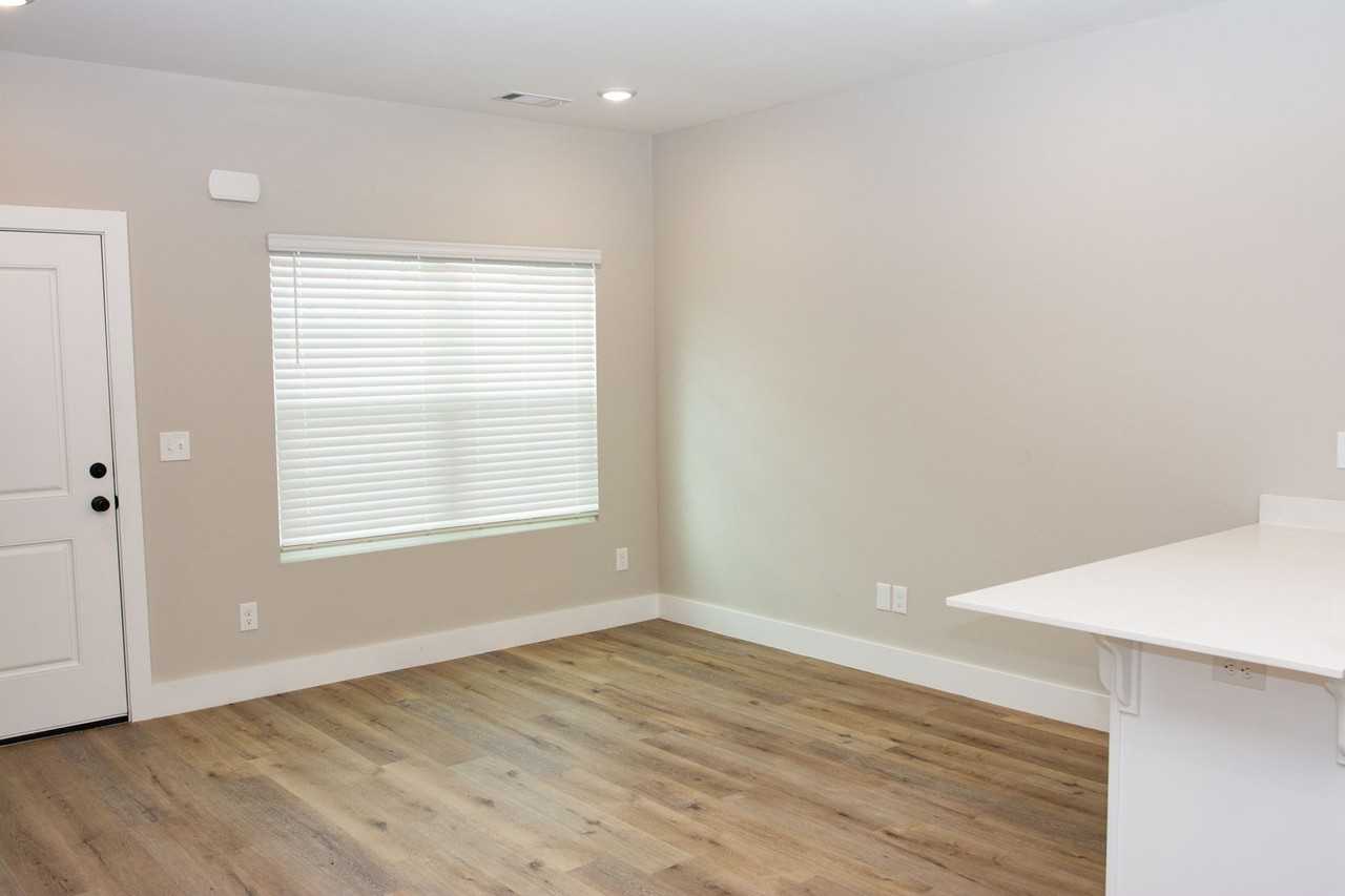 124 N Centennial Ave - Photo 7 of 35