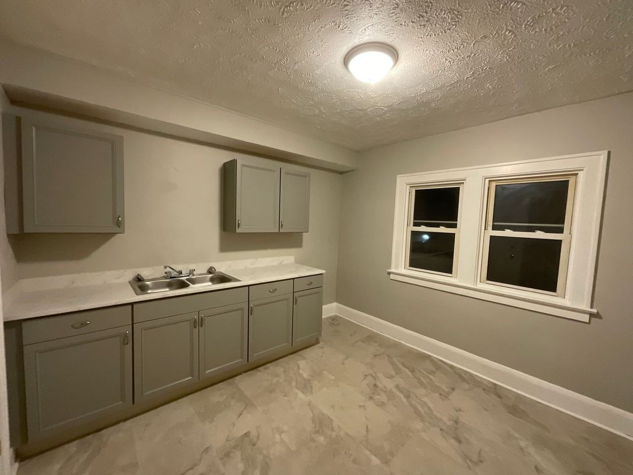 10012 Greenview Ave - Photo 2 of 14