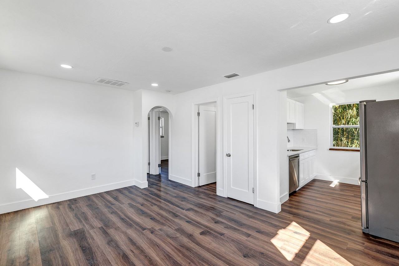 2027 30th Ave N - Photo 4 of 20