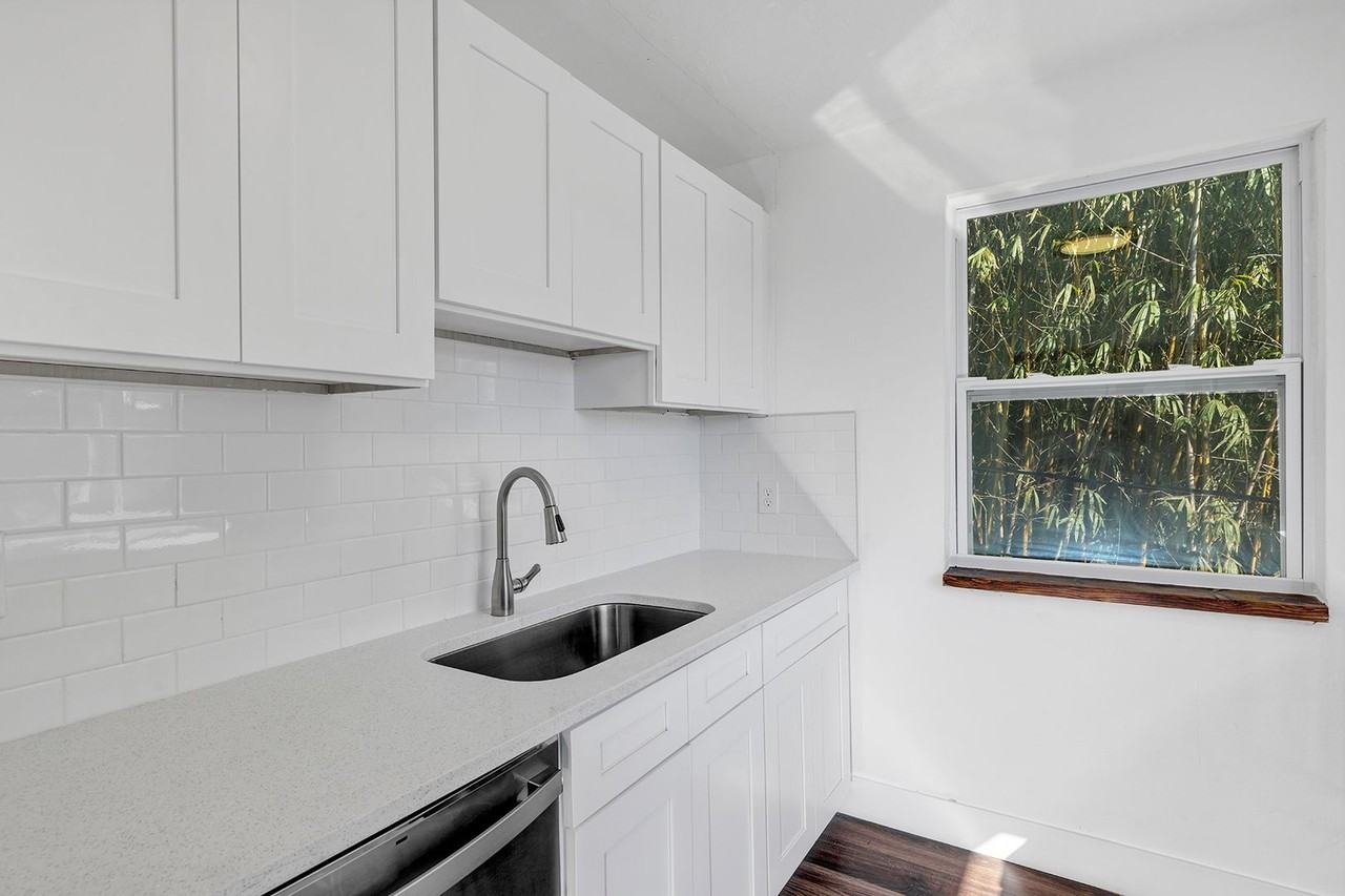 2027 30th Ave N - Photo 7 of 20