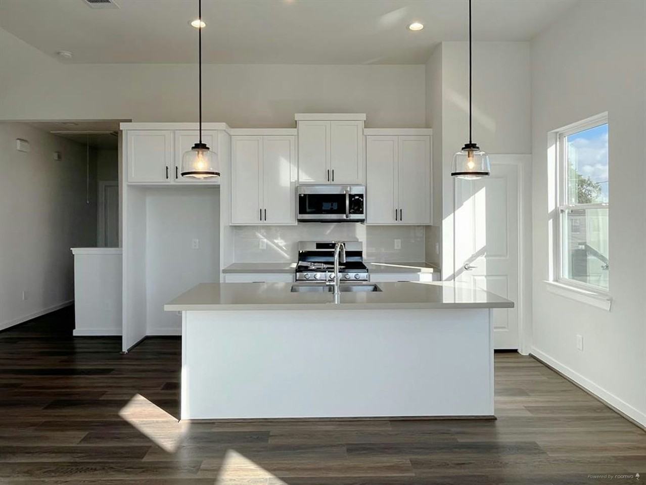 717 N Emile St - Photo 2 of 18