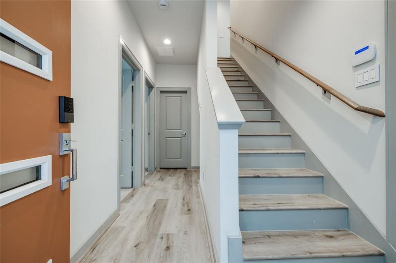 717 N Emile St - Photo 4 of 18