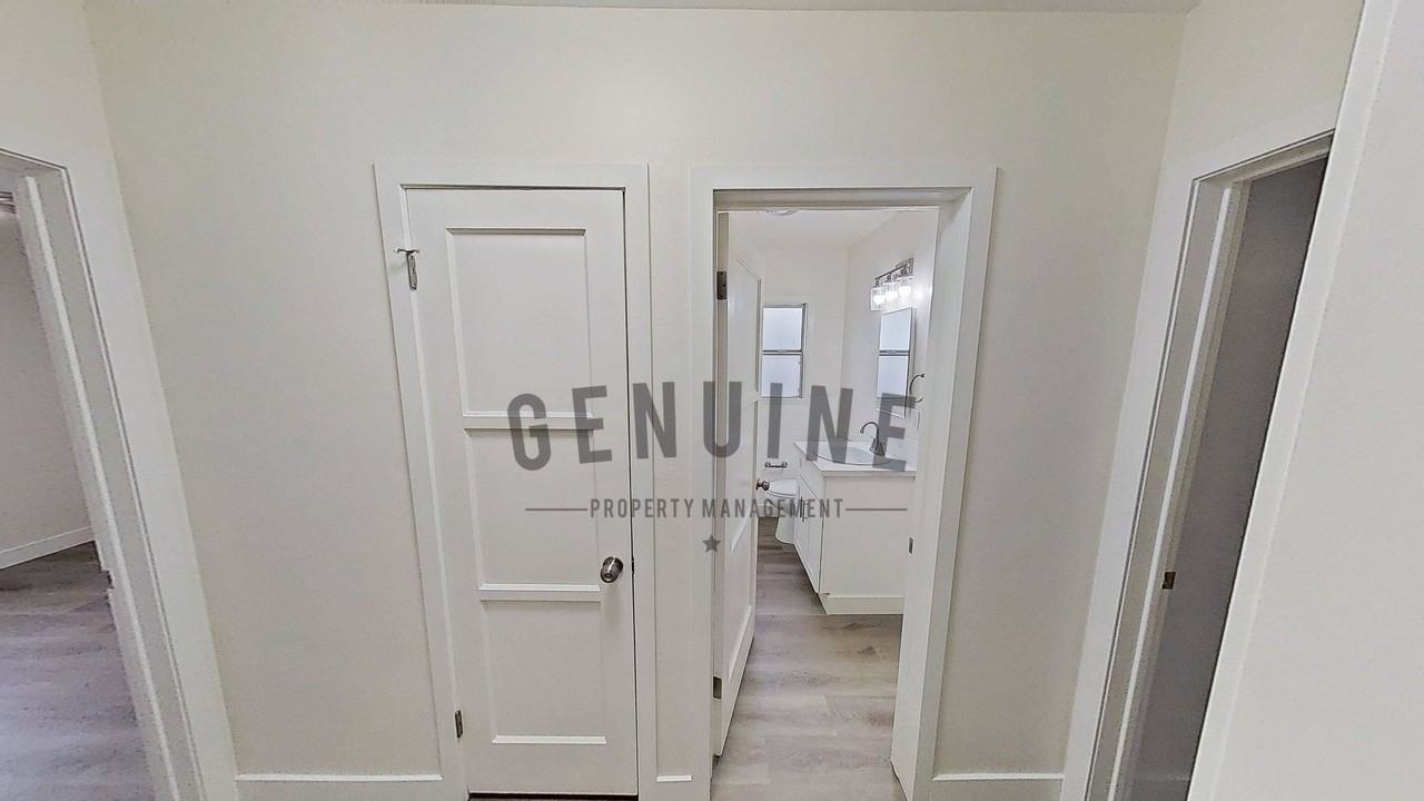 5232 Coke Ave - Photo 3 of 32