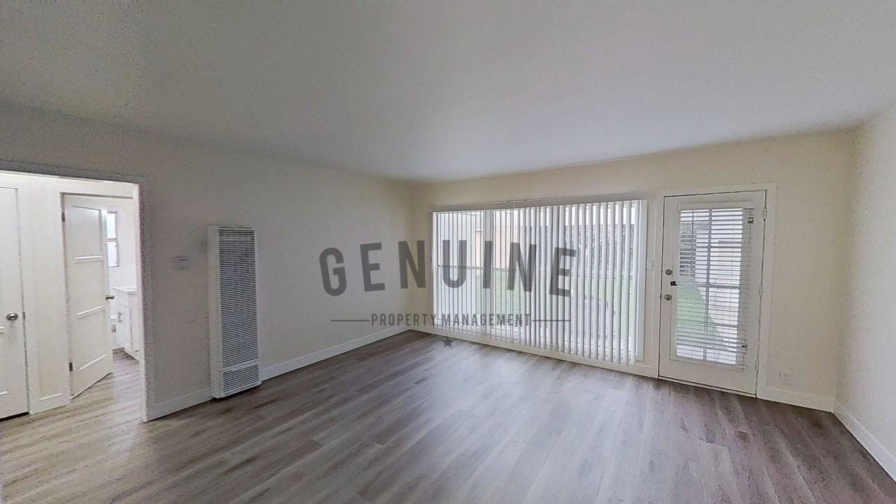 5232 Coke Ave - Photo 4 of 32