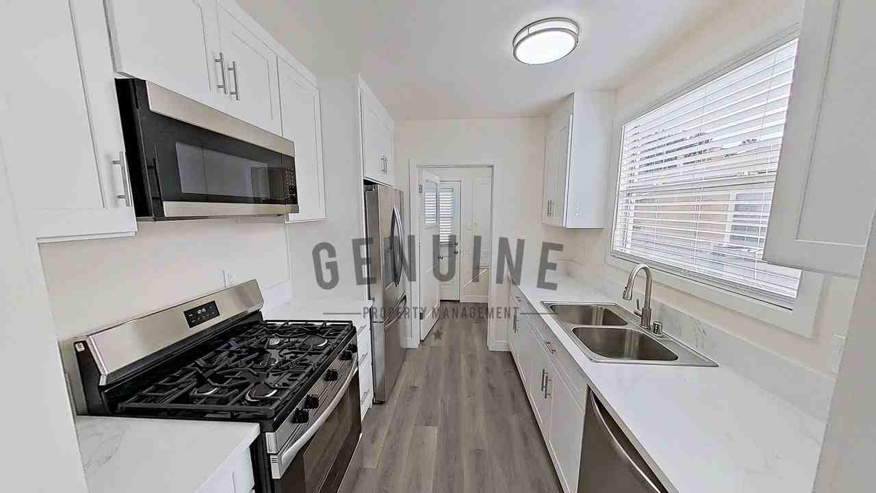 5232 Coke Ave - Photo 7 of 32