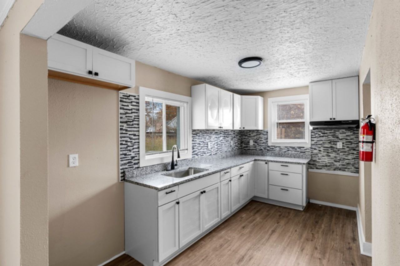 5250 Berkshire St - Photo 3 of 8