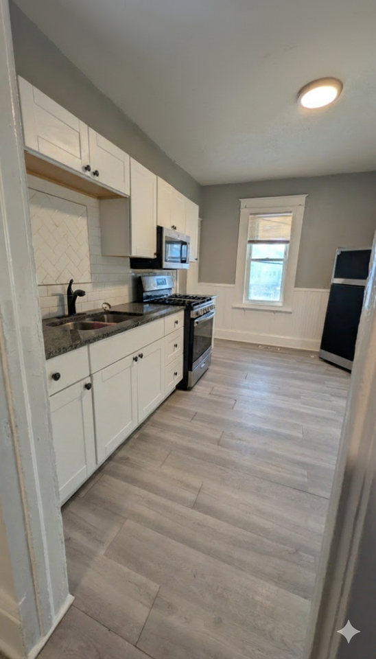 3023 Sheridan Ave N - Photo 4 of 19