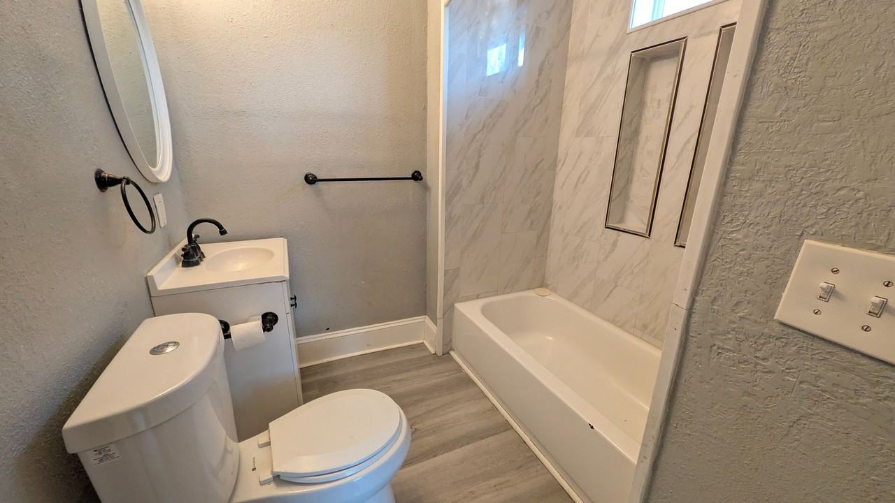 3023 Sheridan Ave N - Photo 5 of 19