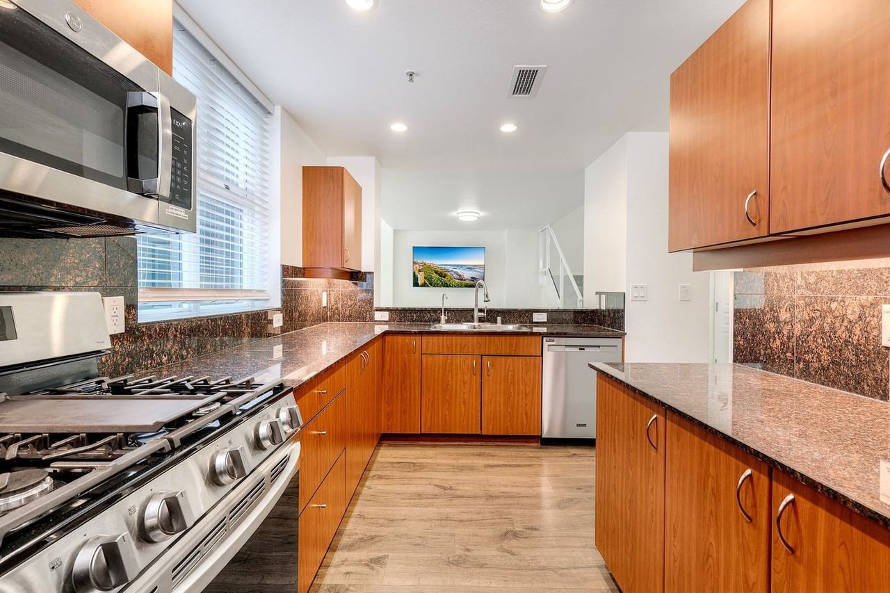 300 W Beech St #2 - Photo 2 of 50