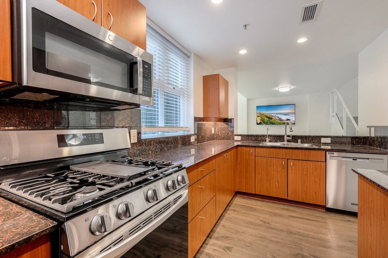 300 W Beech St #2 - Photo 6 of 50