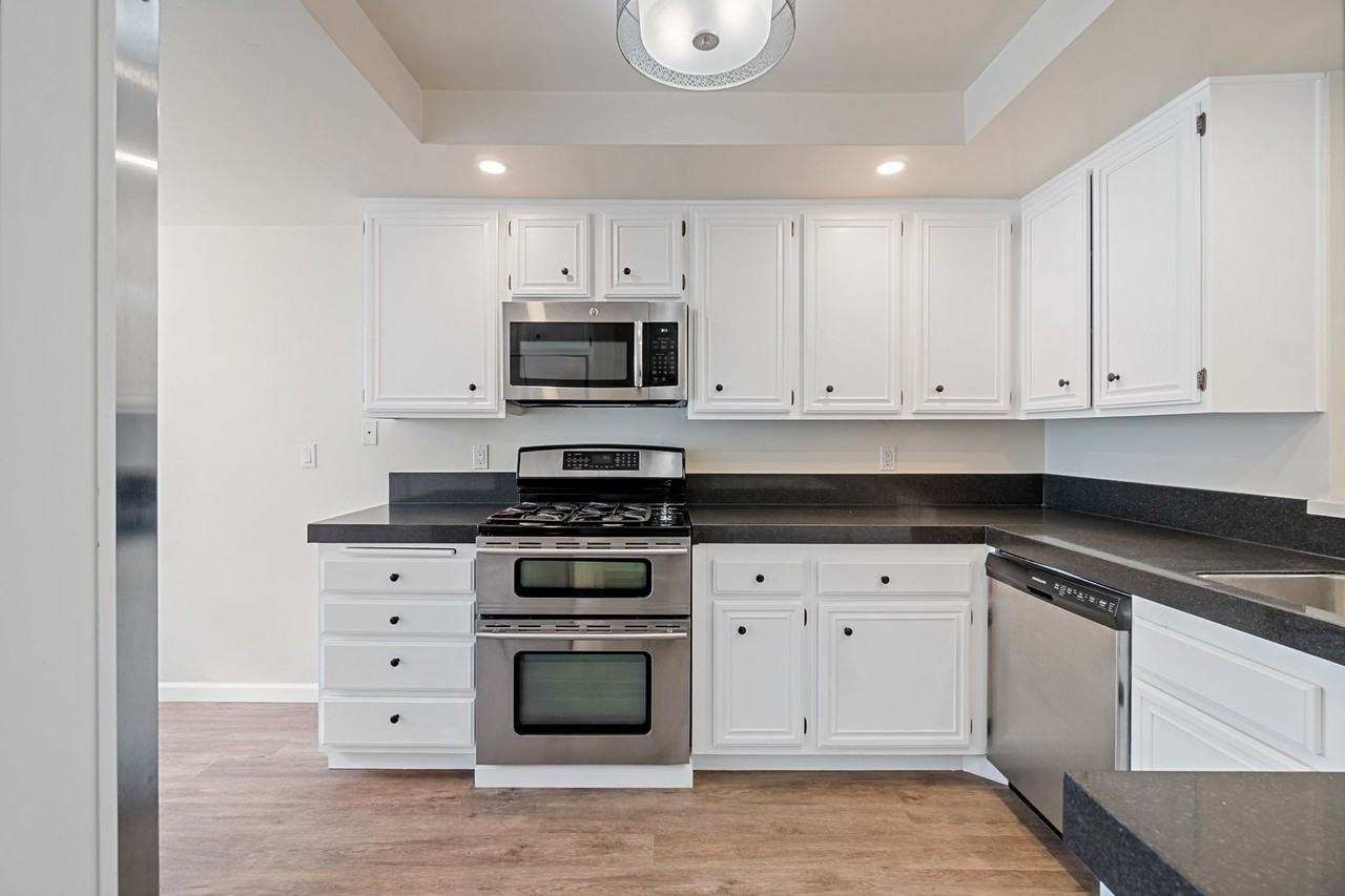 5571 Adobe Falls Rd #B - Photo 5 of 24