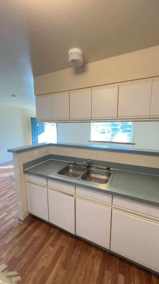 1055 Anderson Ave - Photo 4 of 14