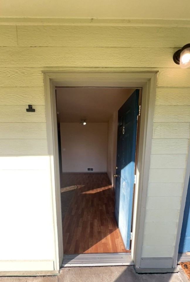 1055 Anderson Ave - Photo 6 of 14