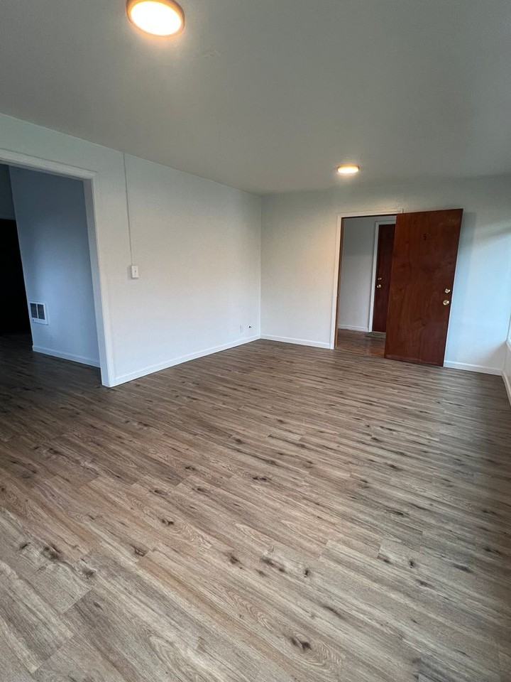 284 S 10th St - Photo 2 of 10