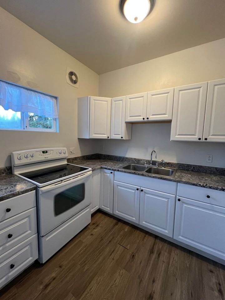 284 S 10th St - Photo 5 of 10