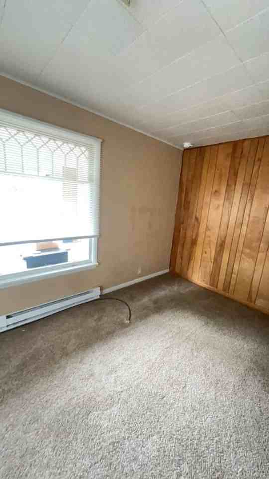 2129 - Photo 2 of 21