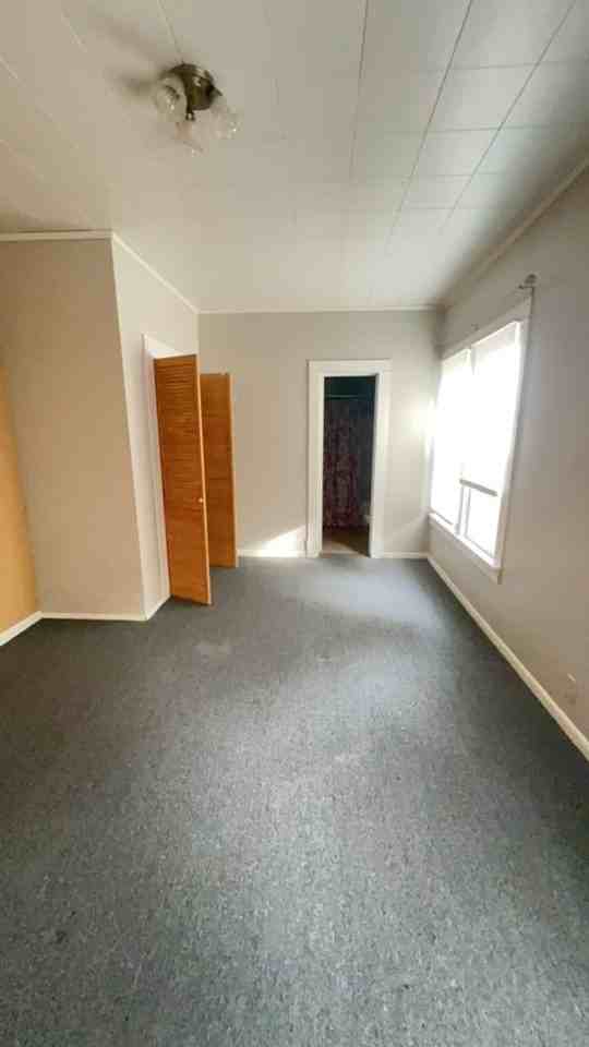 2129 - Photo 4 of 21