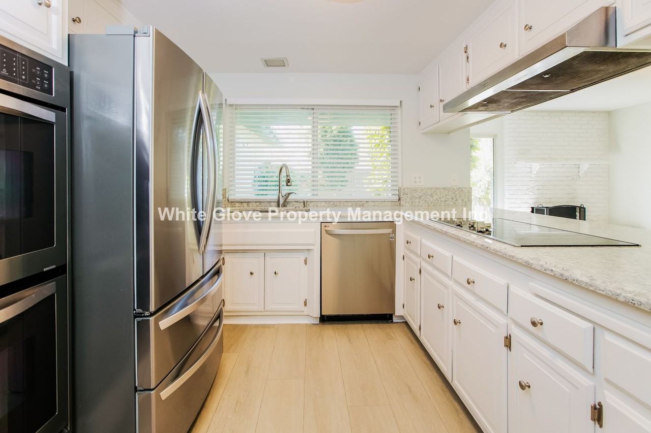 3338 Greenleaf Dr - Photo 7 of 33