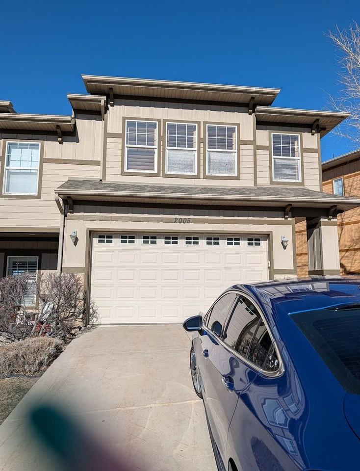 2005 E Stoneleigh Dr - Photo 2 of 41