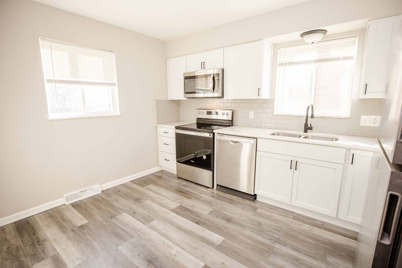 1730 Wyndhurst Rd - Photo 5 of 19