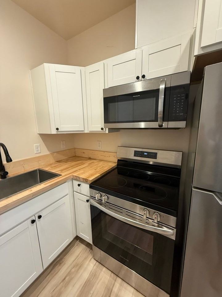 2221 Union St - Photo 3 of 13