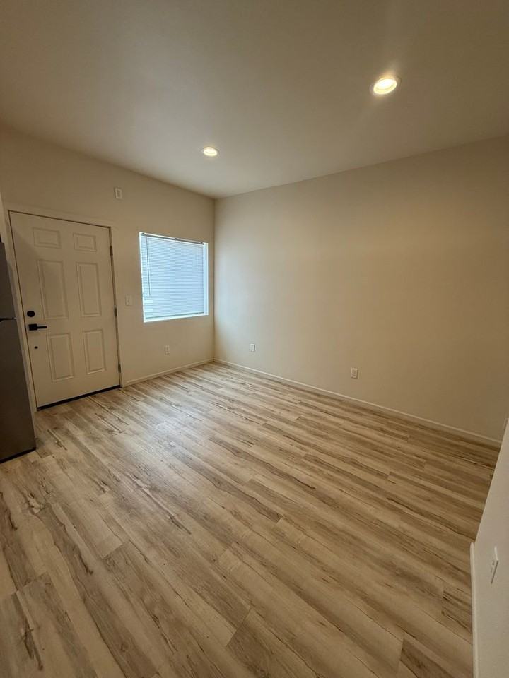 2221 Union St - Photo 5 of 13