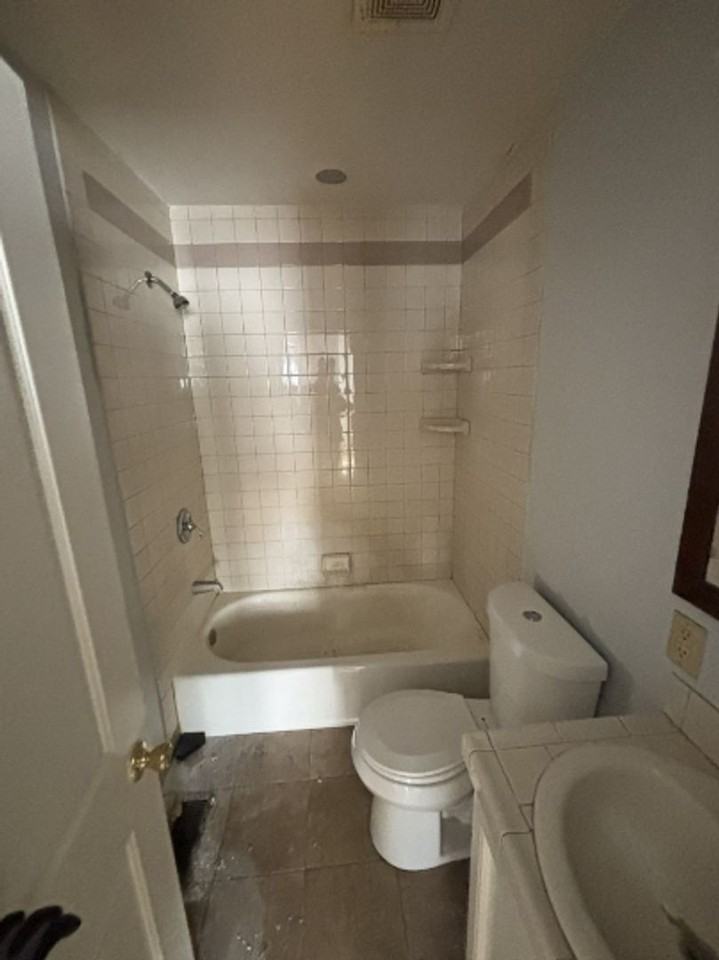 1902 E 35th St - Photo 5 of 9