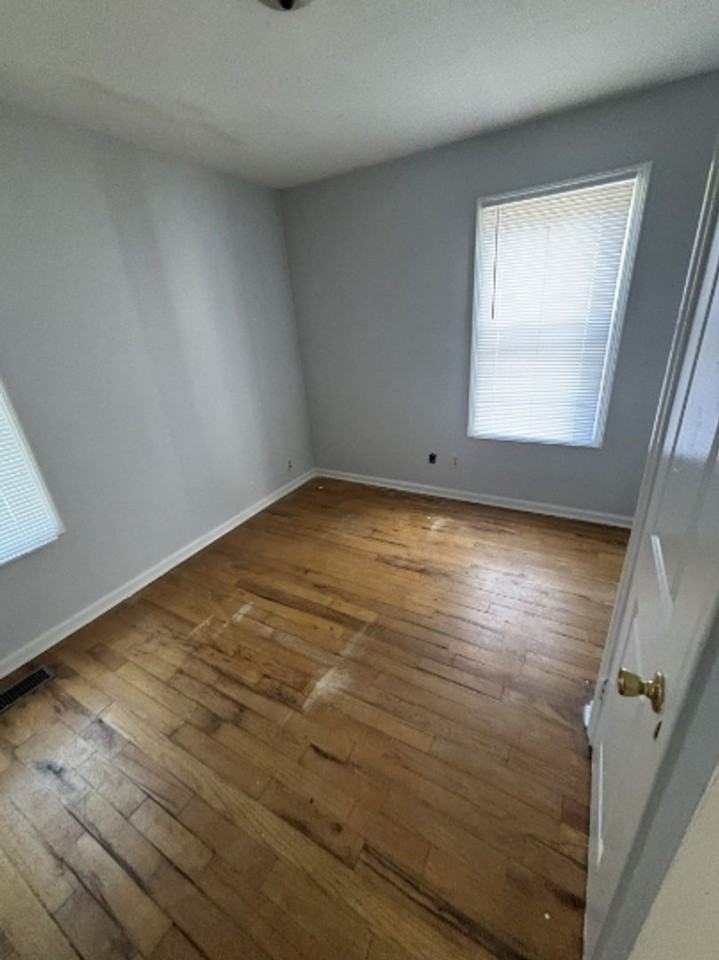 1902 E 35th St - Photo 6 of 9