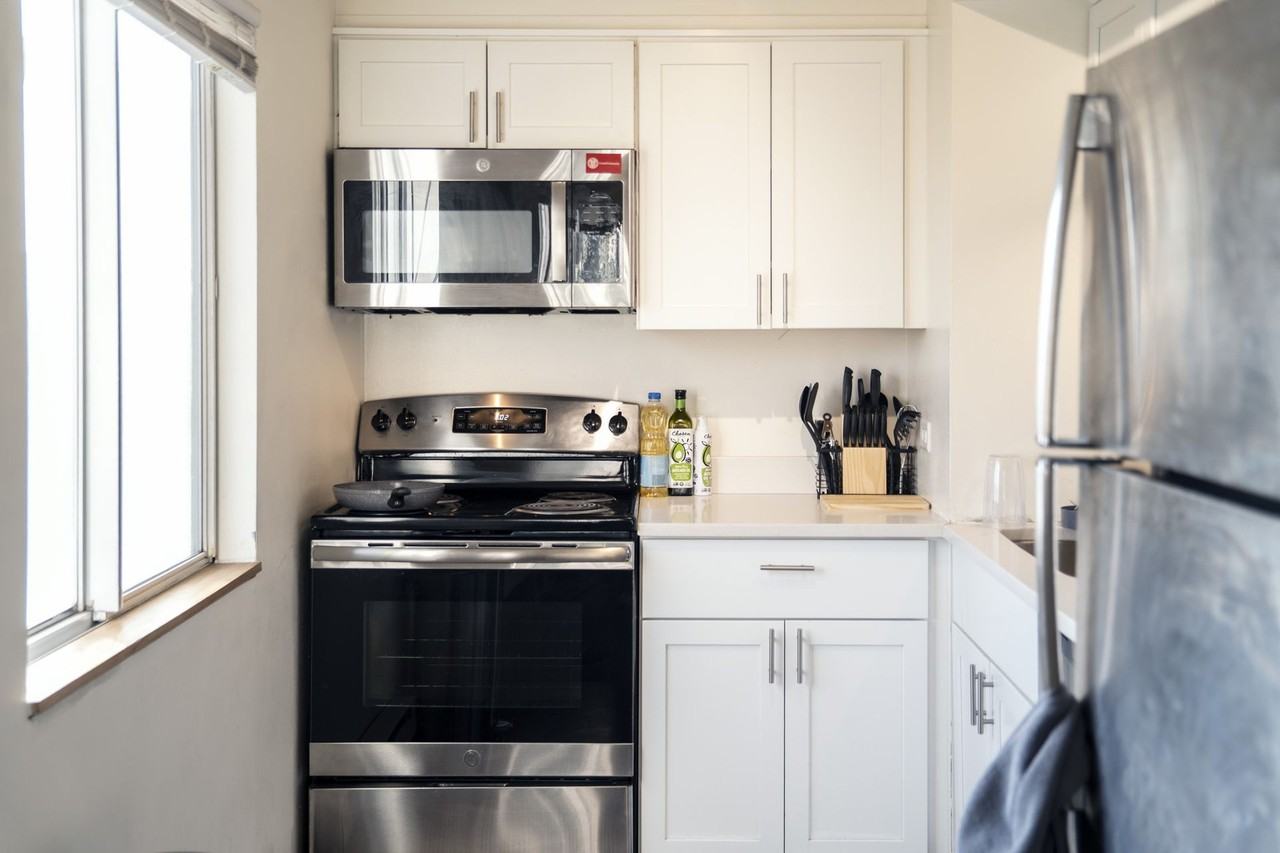 Huge Fully - Photo 3 of 11